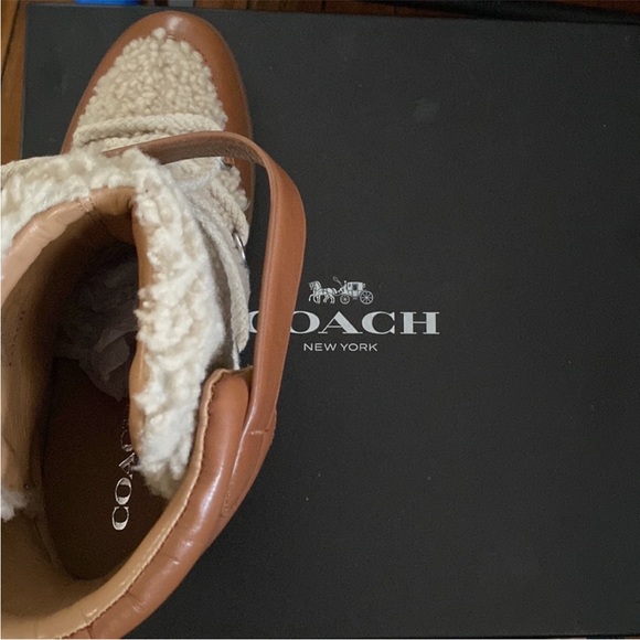 Coach - Picture 3 of 3